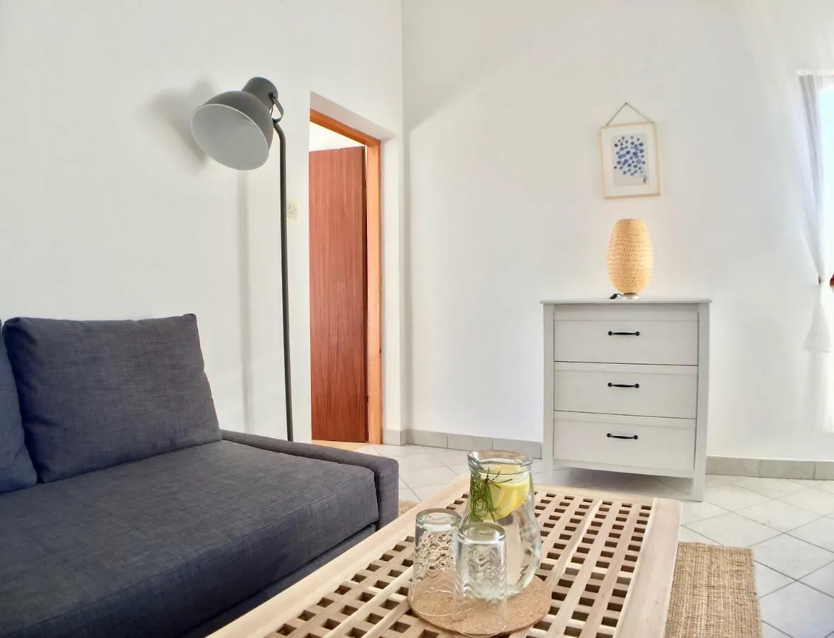 Sea View Apartments Nini Vlašići 0*,