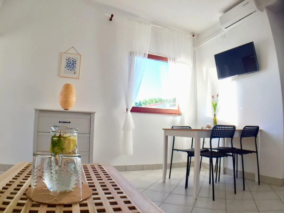 Sea View Apartments Nini Vlašići 0*,